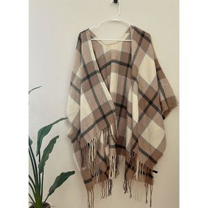 ✧ NWOT✧   FRANCESCA'S ║  WOOL BLEND SHAWL IN FLANNEL